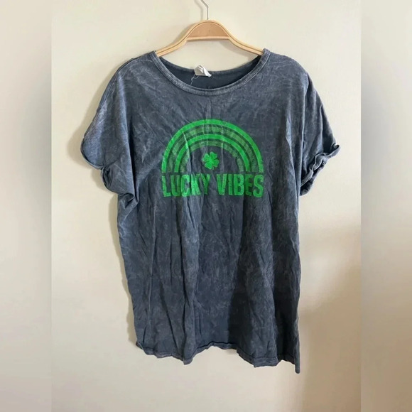 Caution to theā Wind Lucky Vibes Short Sleeve T Shirt Fetival, Comfy StPatty Day - Picture 1 of 7